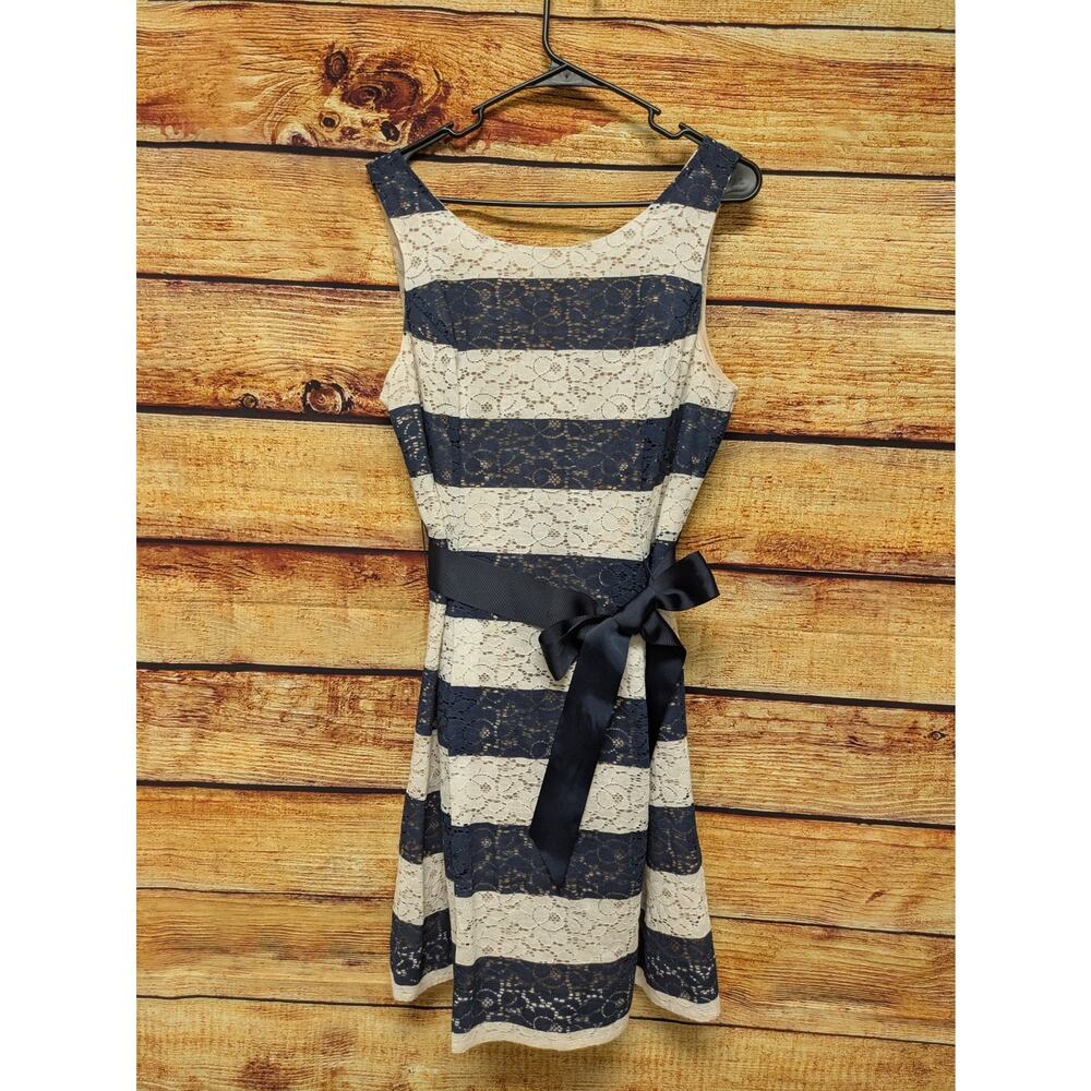 Signature By Robbie Bee Womens 14 Navy/White Belted Lace Dress EUC